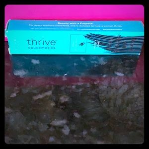 Mascara thrive